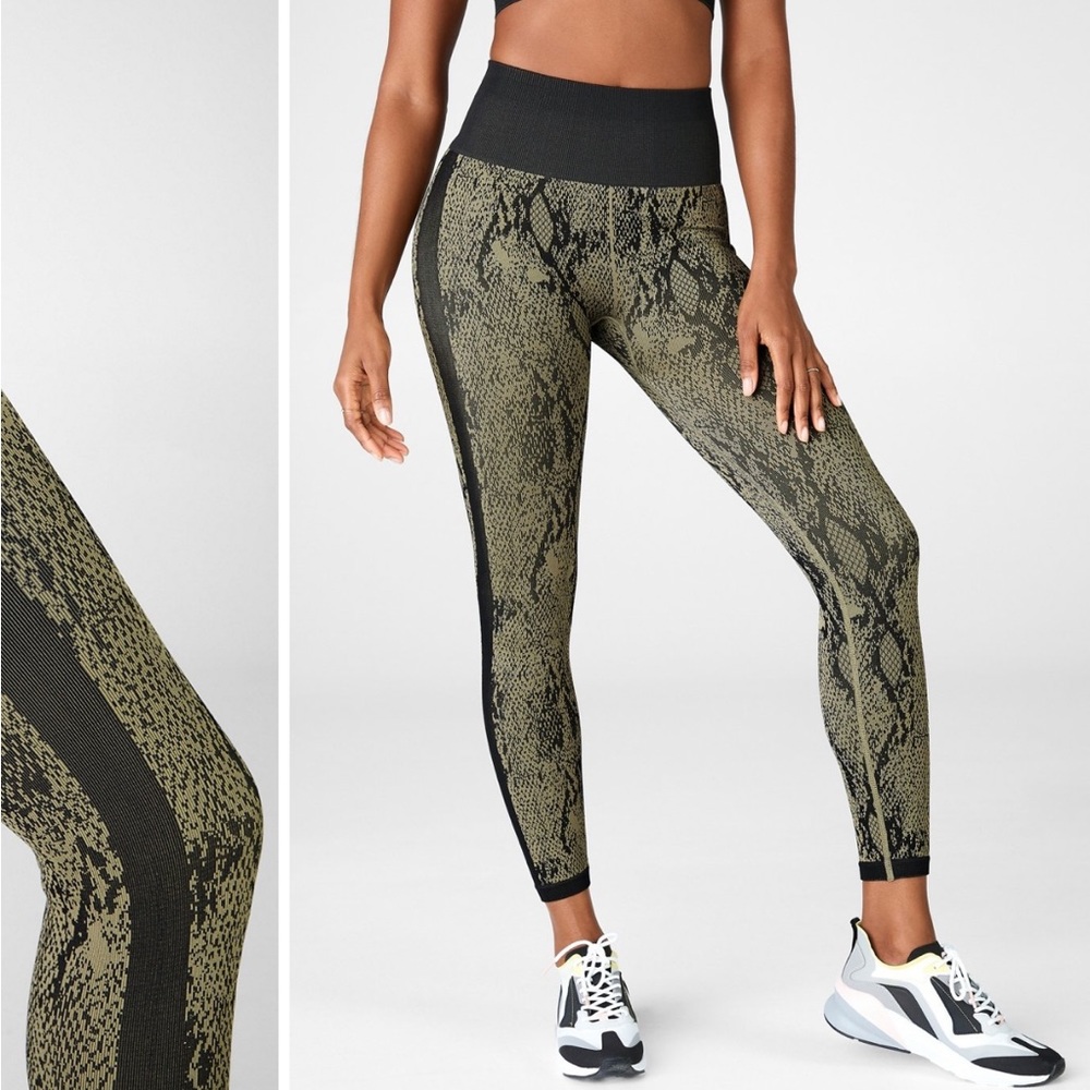 Fabletics High-Waisted Seamless Snakeskin
7/8 NWOT